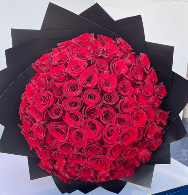 100 red roses bouquet for romantic flower delivery in Dubai – Goshen Flowers