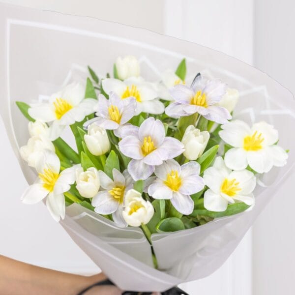 Elegant white tulips bouquet for same-day delivery in Dubai