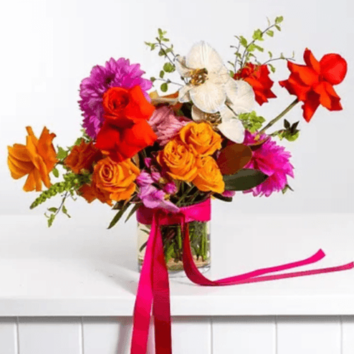Radiant Charm bouquet with pastel and pink flowers – Dubai flower delivery