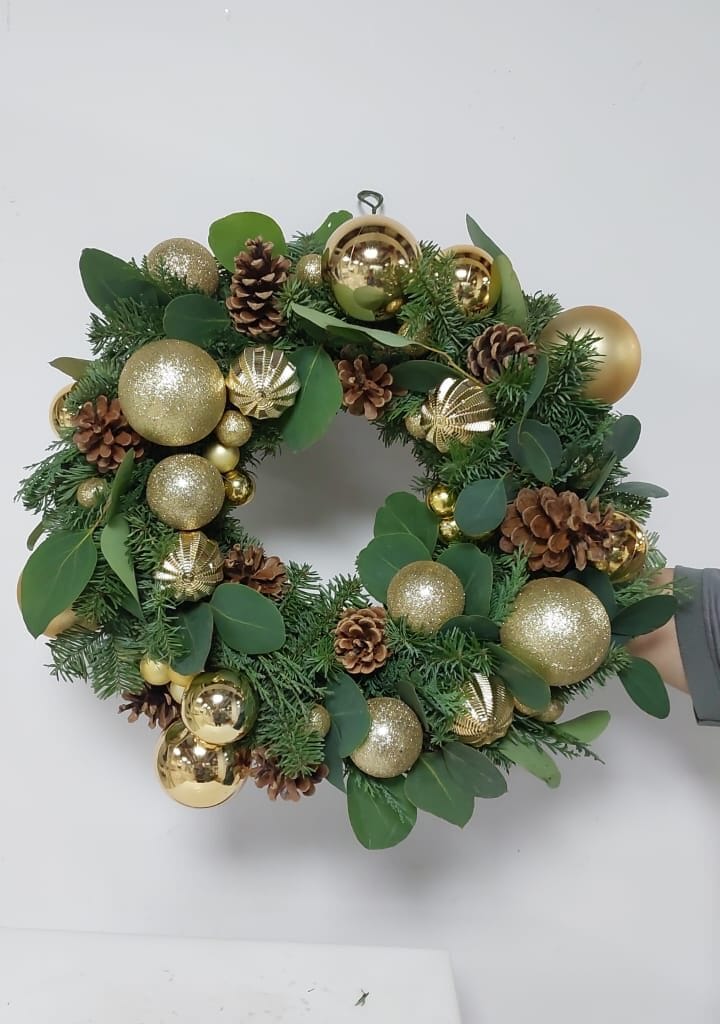 Christmas Wreaths and Flowers in Dubai Goshen Flower custom wreath