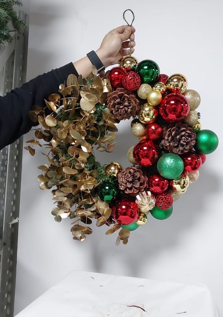 Christmas Wreaths and Flowers in Dubai Goshen Flower custom wreath