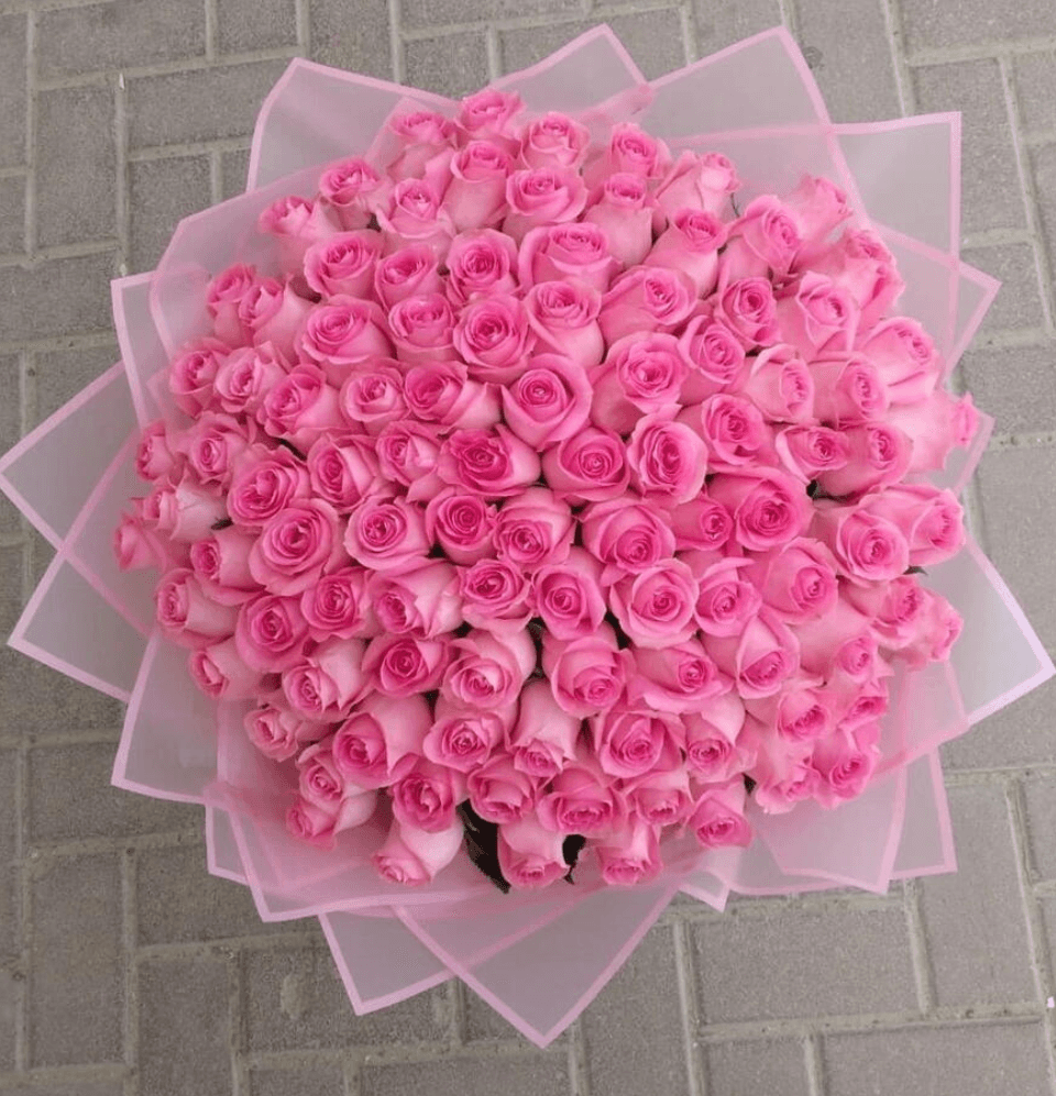 luxury gift box with 100 fresh pink roses bouquet, can be arranged in a blush-toned keepsake box for Dubai flower delivery and premium occasions